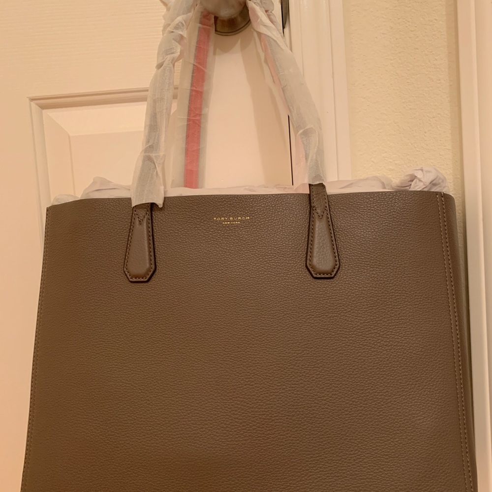 NWT - Tory Burch Perry Reversible Totes. Color: Silver Maple/ Tangerine